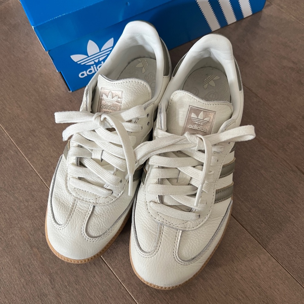 Adidas sambas off White gold metallic Sneakers